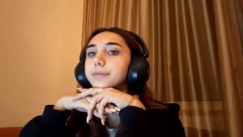 Lina online show from September 2025 10:31:01 PM