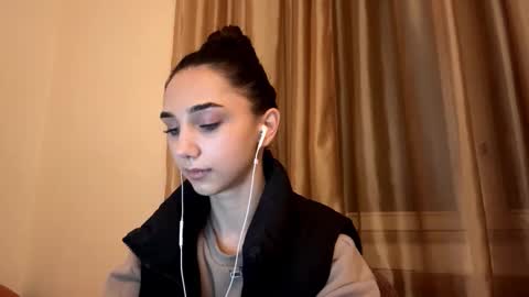 Lina online show from October 2025 10:18:02 PM