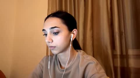 Lina online show from October 2025 10:09:01 PM