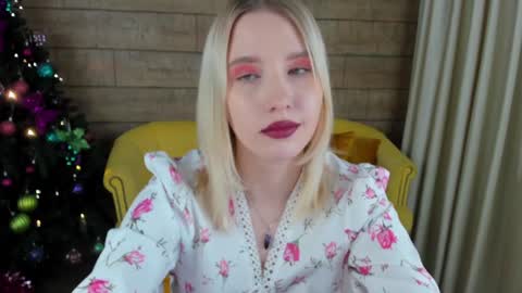 LiliLinn online show from December 2024 12:16:02 PM