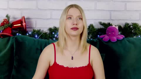 LiliLinn online show from December 2024 09:06:02 AM