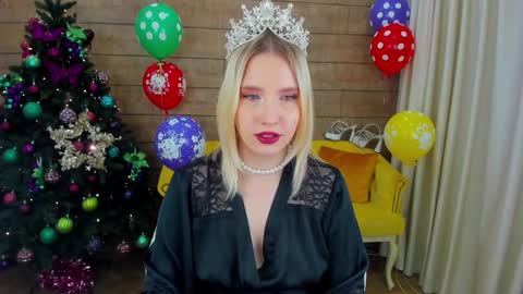 LiliLinn online show from December 2024 11:21:01 AM