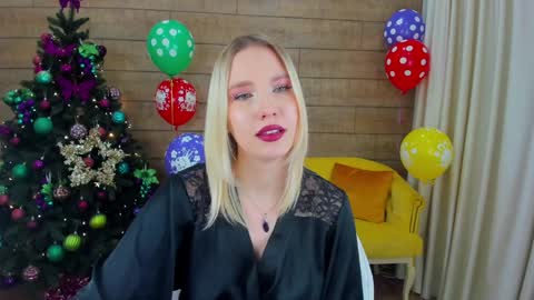 LiliLinn online show from December 2024 02:48:02 PM