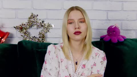 LiliLinn online show from December 2024 11:28:02 AM