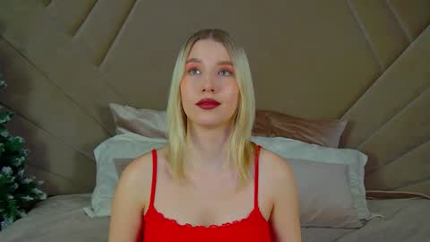 LiliLinn online show from January 2025 11:49:01 AM