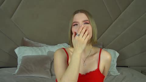 LiliLinn online show from February 2025 08:00:02 AM