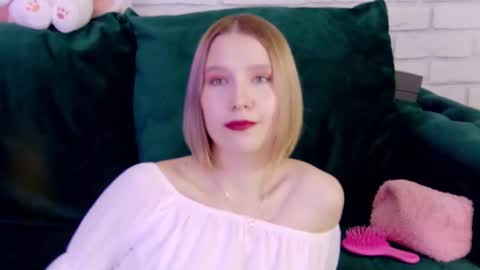 LiliLinn online show from March 2025 02:45:01 PM