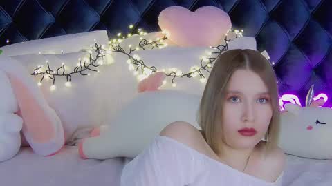 LiliLinn online show from March 2025 11:16:01 AM