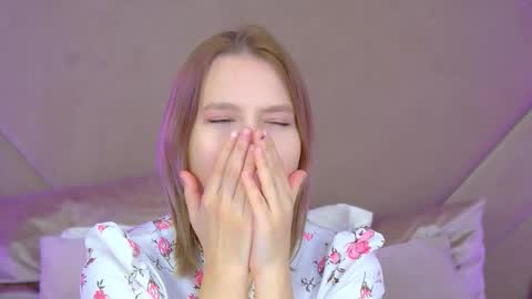 LiliLinn online show from September 2025 05:11:02 AM