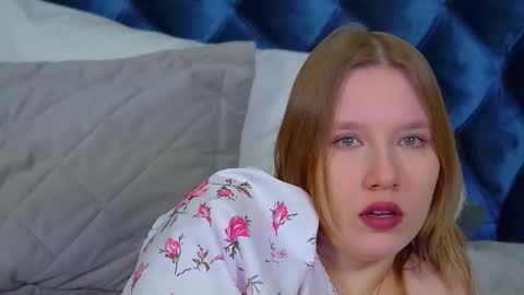 LiliLinn online show from February 2026 05:00:02 AM