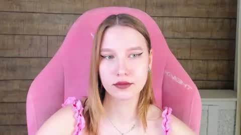 Snapshot of lililinn chatting on June 2026 10:15:01 AM LiliLinn online show from June 2026 10:15:01 AM