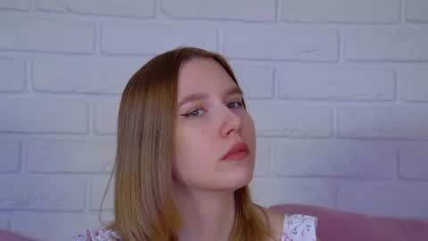 Snapshot of lililinn chatting on July 2026 04:30:02 AM LiliLinn online show from July 2026 04:30:02 AM