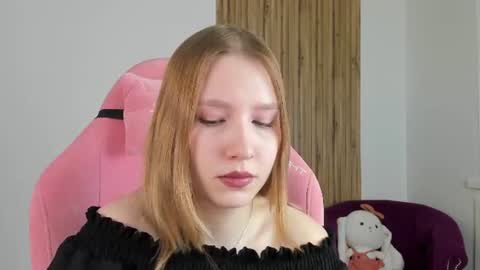 Snapshot of lililinn chatting on August 2026 04:22:01 AM LiliLinn online show from August 2026 04:22:01 AM