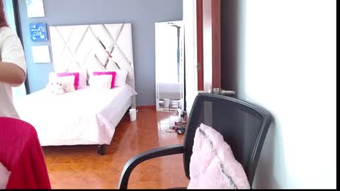 lili online show from December 2025 08:14:01 PM