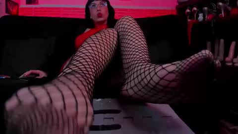 Snapshot of lilith_deveraux_ chatting on September 2025 06:18:02 PM MISTRESS LILITH online show from September 2025 06:18:02 PM