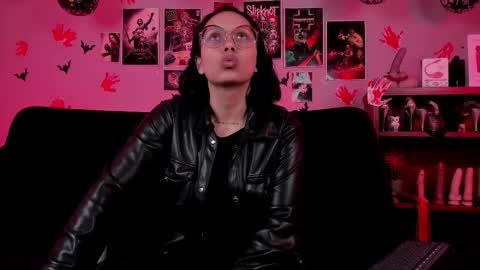 Snapshot of lilith_deveraux_ chatting on November 2025 10:32:01 PM MISTRESS LILITH online show from November 2025 10:32:01 PM