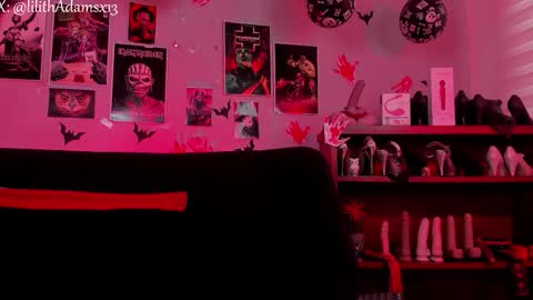 Snapshot of lilith_deveraux_ chatting on November 2025 01:54:02 PM MISTRESS LILITH online show from November 2025 01:54:02 PM