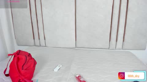 lilith_dry online show from November 2025 03:00:01 PM