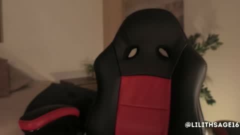 lilith_sage_ online show from October 2025 11:43:01 AM