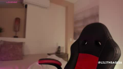 lilith_sage_ online show from November 2025 11:27:01 AM