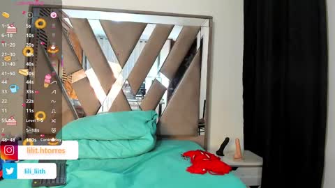 liliINDEPENDENT MODEL online show from November 2025 10:09:01 AM