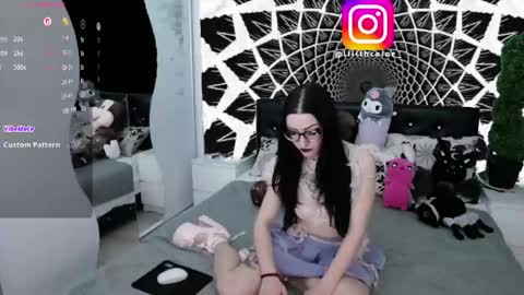 Lilith Caine online show from April 2026 05:56:01 PM