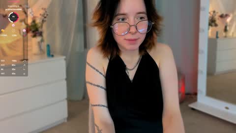 Snapshot of lilithlunna chatting on January 2025 06:12:01 AM Lilith online show from January 2025 06:12:01 AM