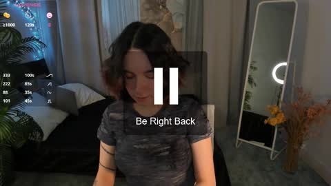 Snapshot of lilithlunna chatting on February 2025 04:31:02 PM Lilith online show from February 2025 04:31:02 PM