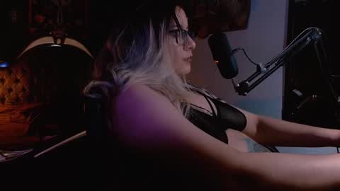 Snapshot of lilithmystic01 chatting on January 2025 01:43:02 AM lilithmystic01 online show from January 2025 01:43:02 AM