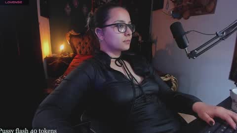 Snapshot of lilithmystic01 chatting on February 2025 01:05:01 PM lilithmystic01 online show from February 2025 01:05:01 PM