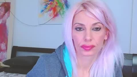 Lara online show from February 2025 11:12:01 PM