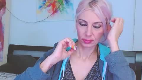 Lara online show from February 2025 02:20:02 AM