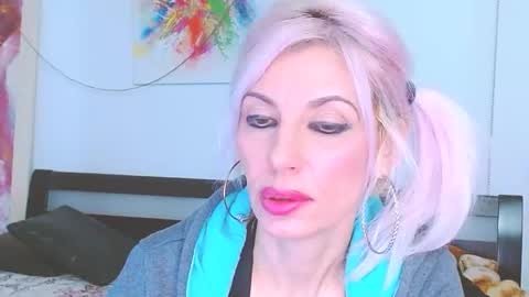 Lara online show from February 2025 11:33:02 PM