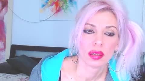 Lara online show from March 2025 07:27:02 PM