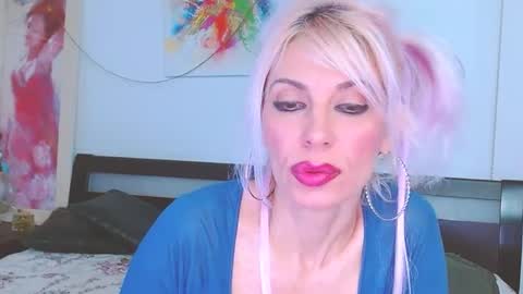 Lara online show from March 2025 07:38:01 PM