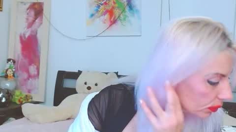 Lara online show from November 2025 05:59:01 PM