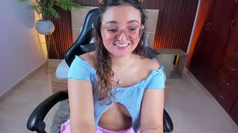 Snapshot of lilly_ass chatting on February 2025 10:51:02 PM L I L L Y online show from February 2025 10:51:02 PM