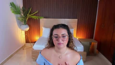 Snapshot of lilly_ass chatting on February 2025 10:47:02 PM L I L L Y online show from February 2025 10:47:02 PM