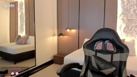 L I L L Y online show from January 2026 12:29:02 PM