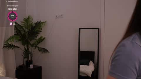 Lilly Colins online show from January 2025 09:01:01 PM