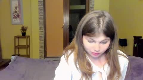 Snapshot of lilly_jess chatting on October 2025 05:46:01 PM Lilly online show from October 2025 05:46:01 PM