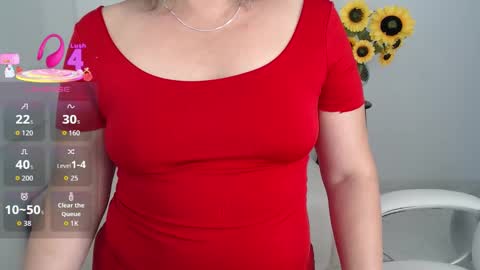 Snapshot of lilly_milf chatting on October 2025 04:15:02 PM Lilly online show from October 2025 04:15:02 PM