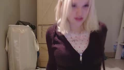 Snapshot of lillydreamz chatting on April 2026 06:29:02 AM Lilly Dreamz online show from April 2026 06:29:02 AM