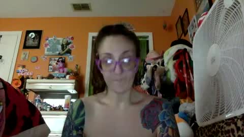 hi guys im back on here 3 online show from September 2025 09:59:02 PM