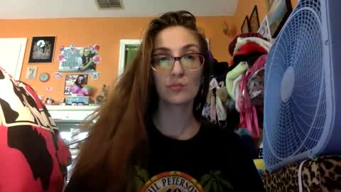 Snapshot of lillylushabae chatting on May 2026 08:47:01 PM hi guys im back on here 3 online show from May 2026 08:47:01 PM