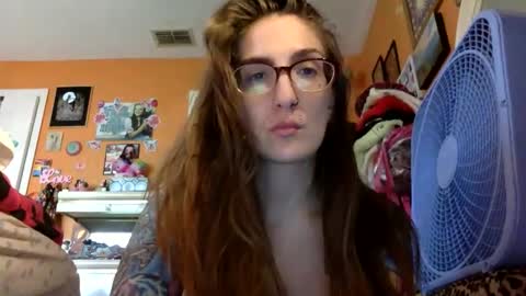 Snapshot of lillylushabae chatting on May 2026 08:59:01 PM hi guys im back on here 3 online show from May 2026 08:59:01 PM