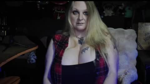 Snapshot of lillyth chatting on June 2026 05:21:01 AM Lillyth Eden online show from June 2026 05:21:01 AM