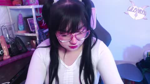 Snapshot of lilomoon69 chatting on December 2024 02:19:01 AM Lilo online show from December 2024 02:19:01 AM