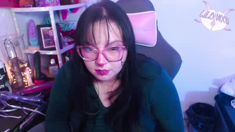 Snapshot of lilomoon69 chatting on January 2025 06:05:01 AM Lilo online show from January 2025 06:05:01 AM