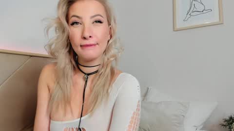 Lilou  online show from January 2025 09:27:01 AM